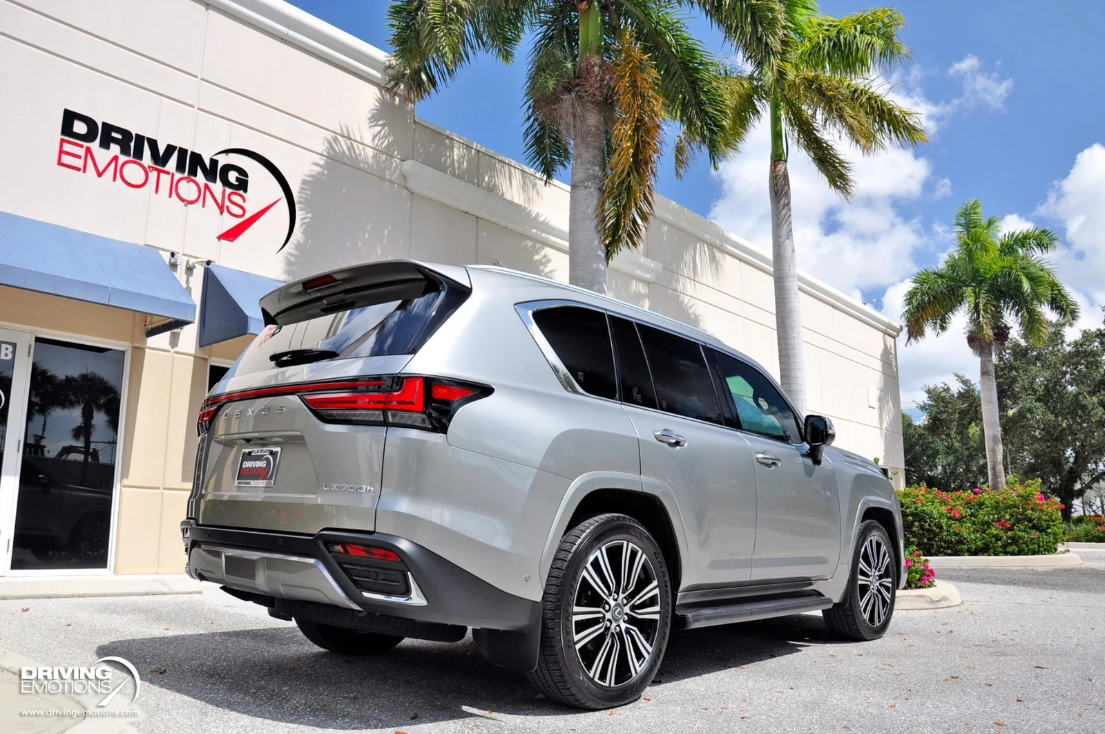 2026 Lexus LX 700h Luxury, 13/20
