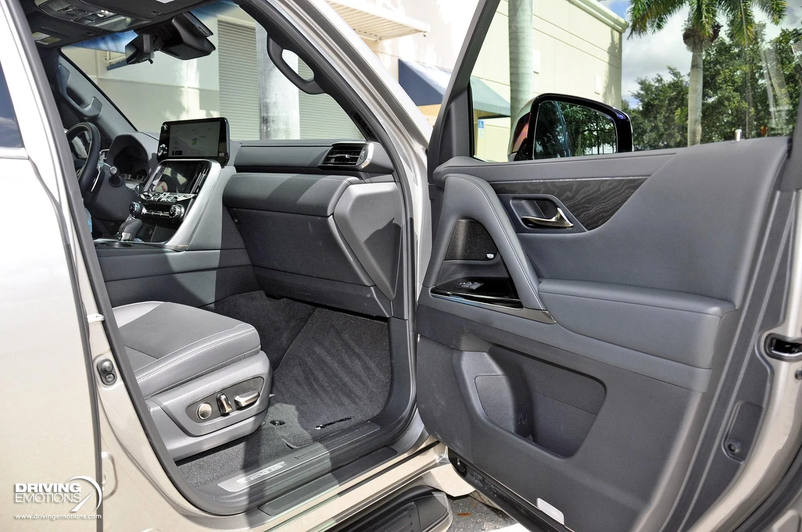 2026 Lexus LX 700h Luxury, 15/20