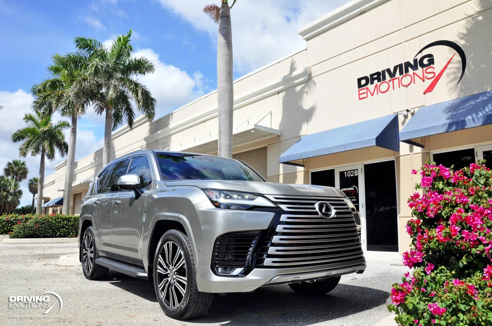 2026 Lexus LX 700h Luxury, 16/20
