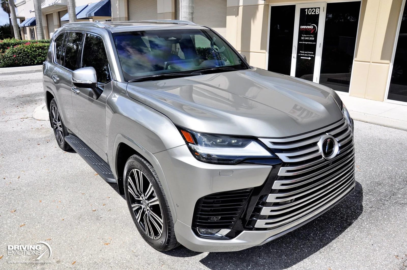 2026 Lexus LX 700h Luxury, 17/20