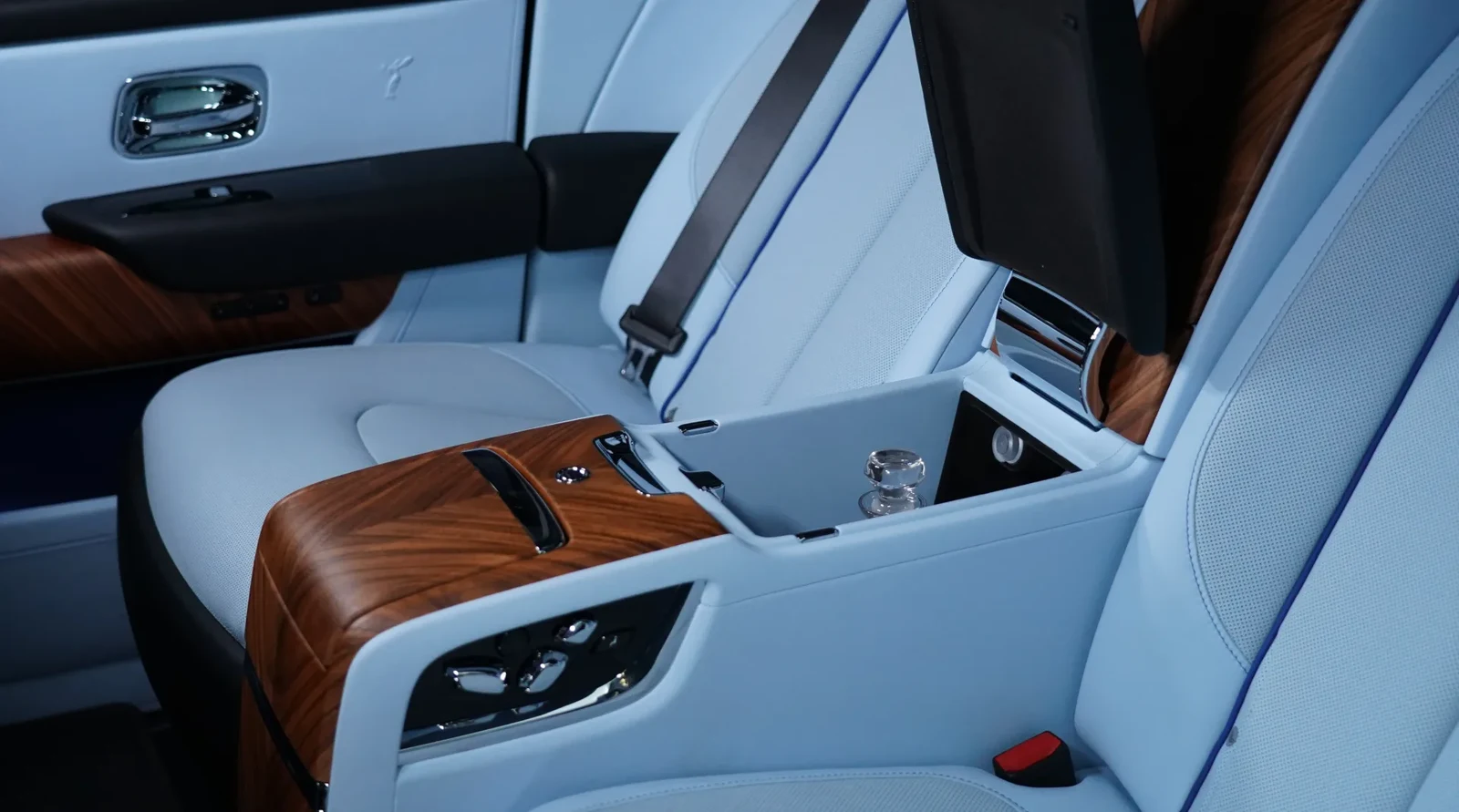 2019 Rolls-Royce Cullinan by Onyx Concept interior, door panel, Baby Blue
