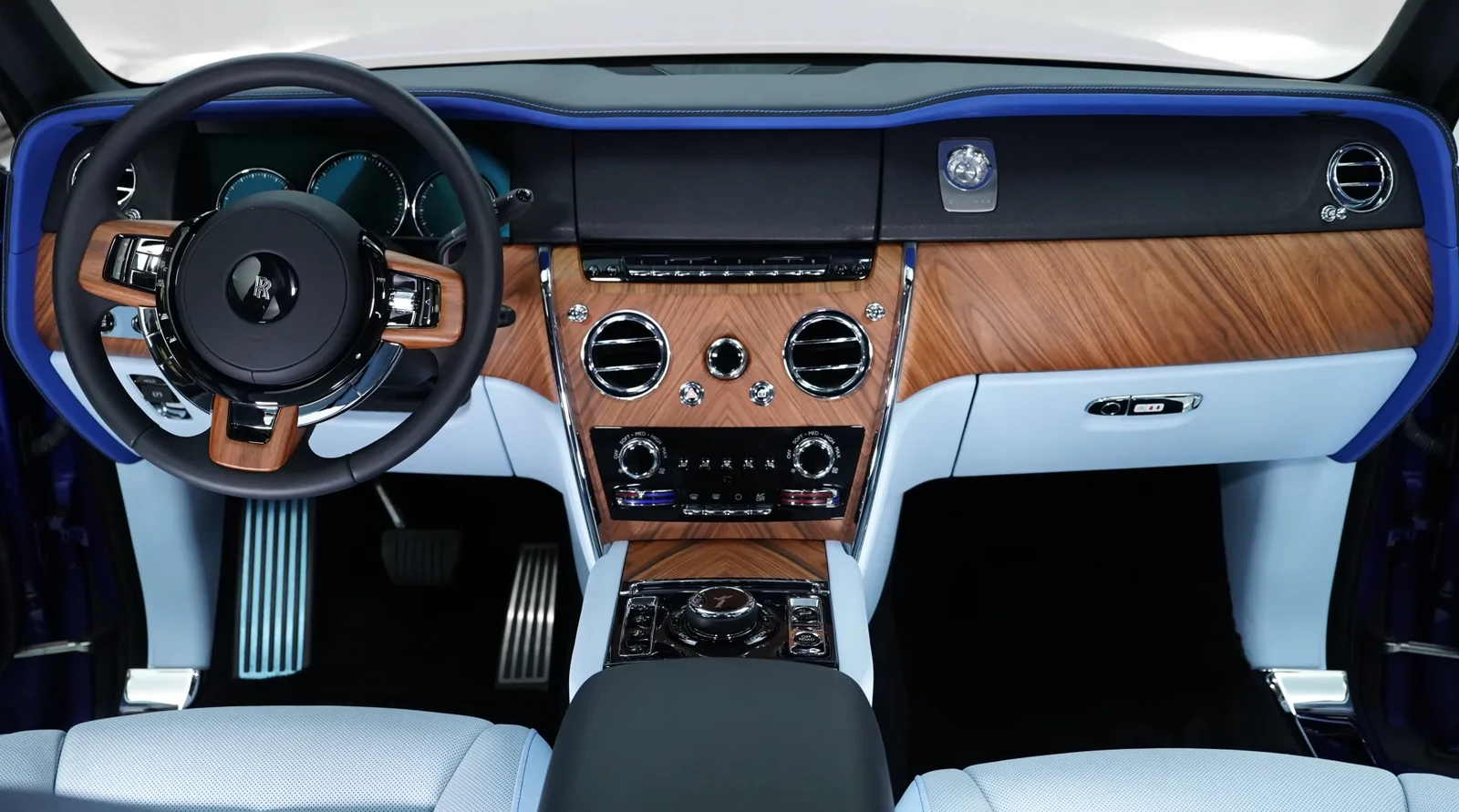 2019 Rolls-Royce Cullinan by Onyx Concept interior, dashboard, Baby Blue