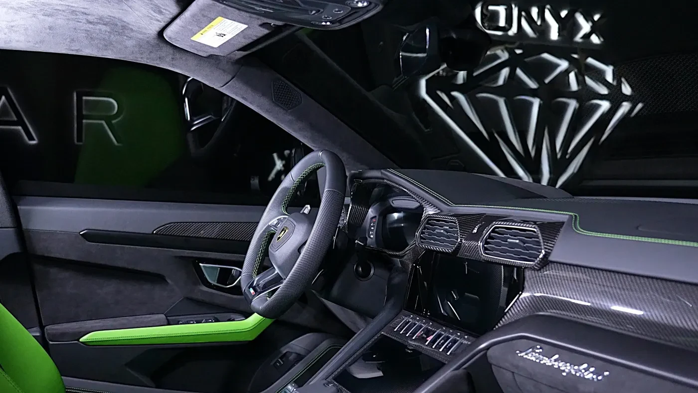 2021 Lamborghini Urus Capsule Novitec ESTESO interior, dashboard, Nero Alcantara & Verde Fauns