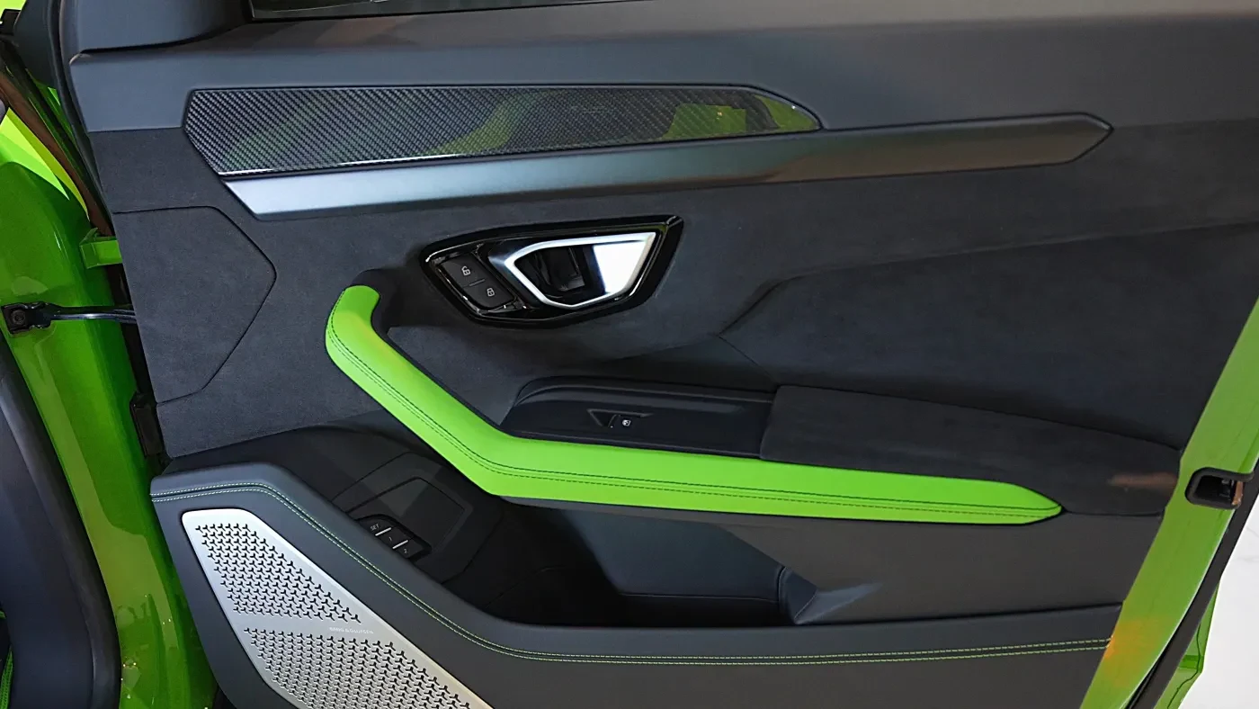 2021 Lamborghini Urus Capsule Novitec ESTESO interior, door panel, Nero Alcantara & Verde Fauns