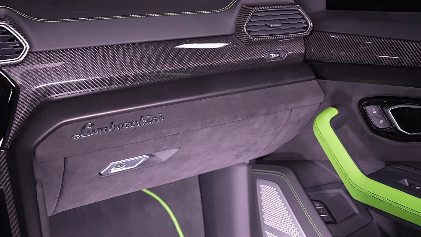 2021 Lamborghini Urus Capsule Novitec ESTESO interior, door panel, Nero Alcantara & Verde Fauns