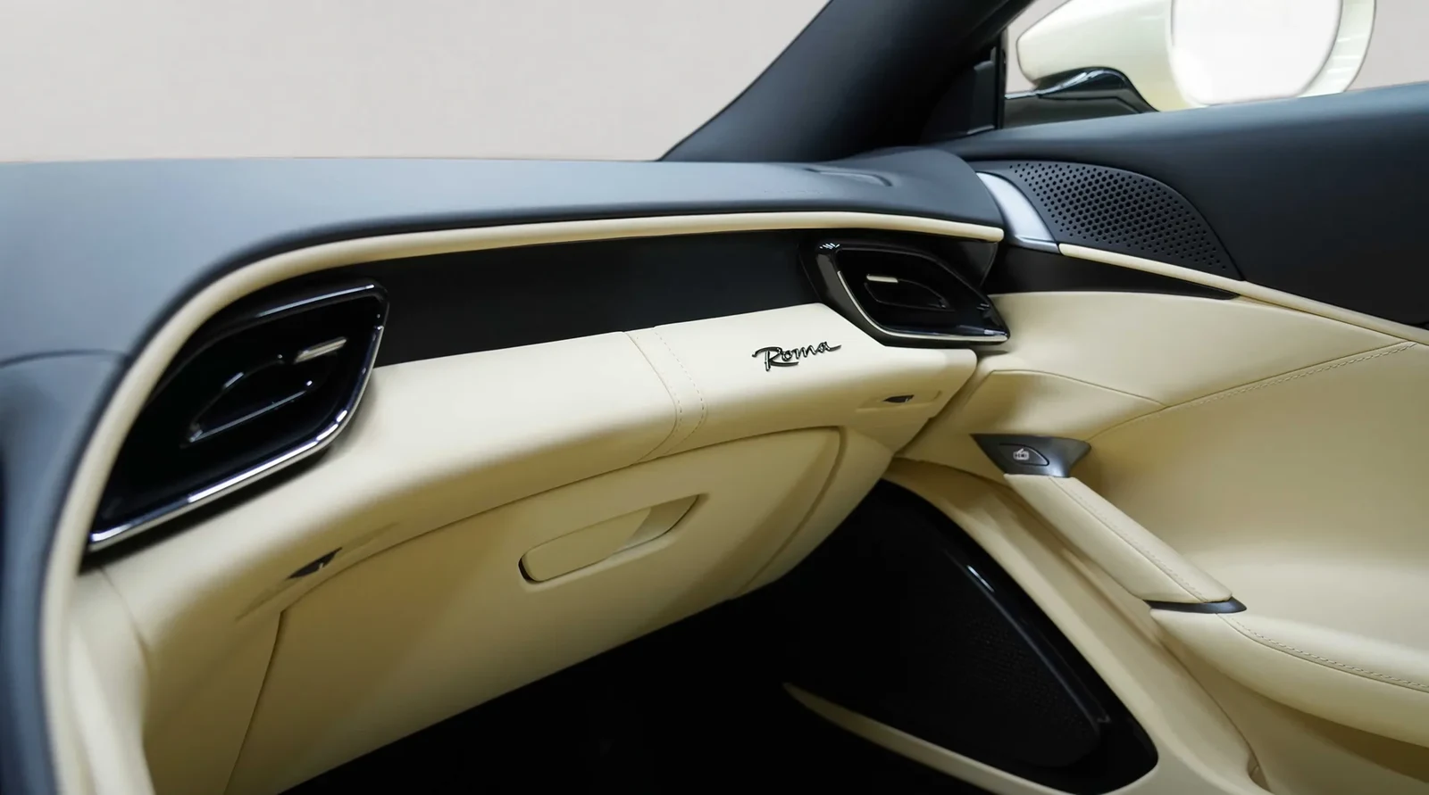 2022 Ferrari Roma interior, door panel, Crema