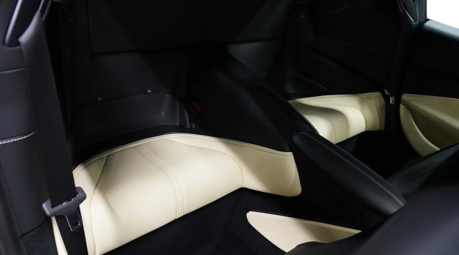 2022 Ferrari Roma interior, seats, Crema