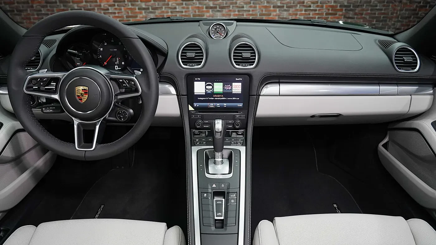 2023 Porsche 718 Boxster interior, dashboard, Off White