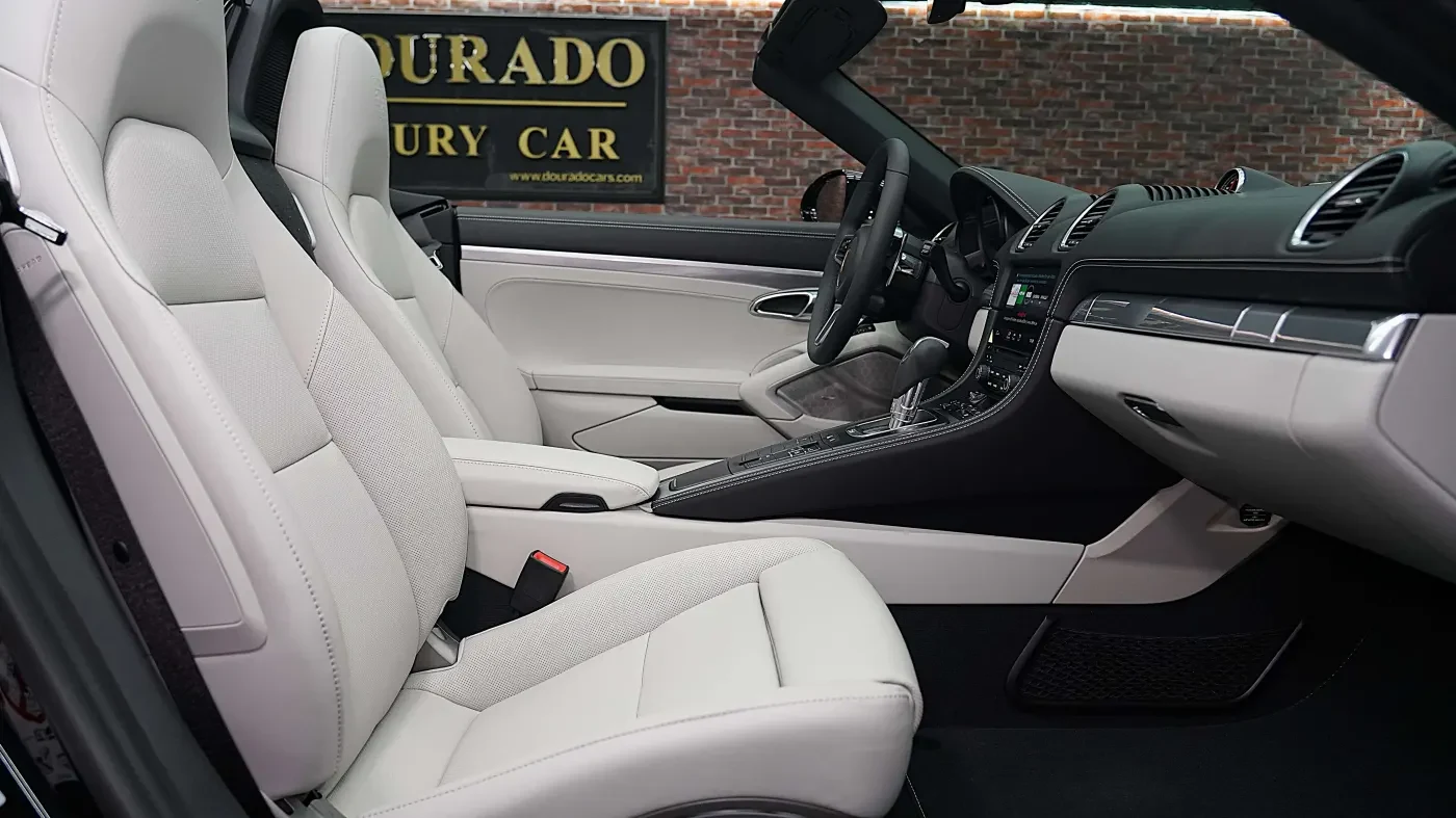2023 Porsche 718 Boxster interior, seats, Off White