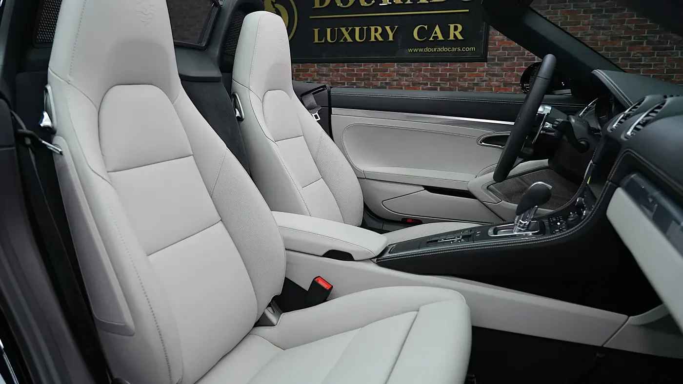 2023 Porsche 718 Boxster interior, seats, Off White