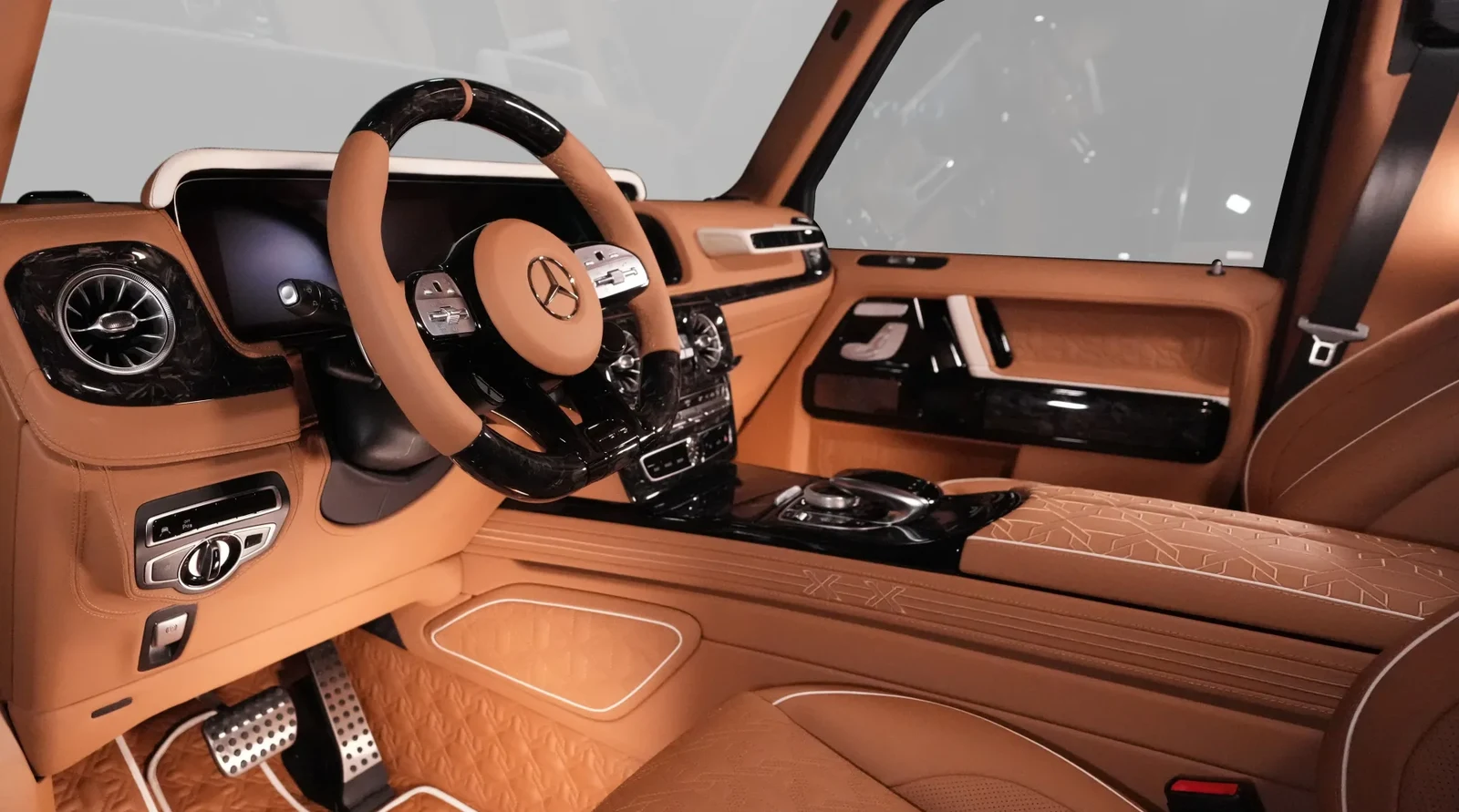 2022 Mercedes-Benz G-Class G7X by Onyx Concept interior, dashboard, Machiatto Brown