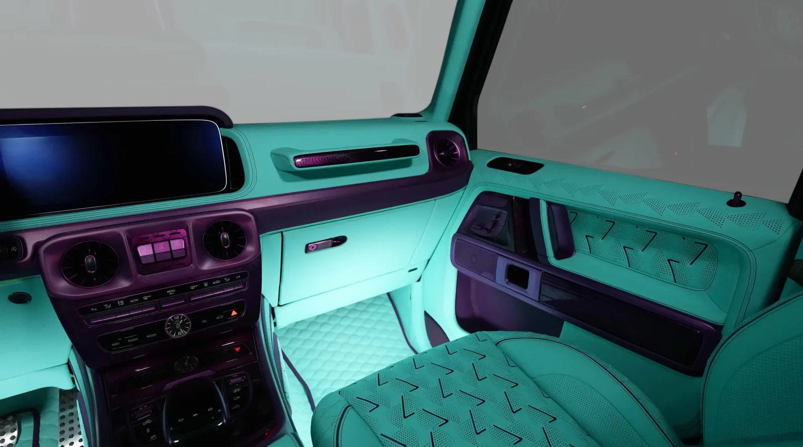 2023 Mercedes-Benz G-Class G7X by Onyx Concept interior, Tiffany Blue & Purple