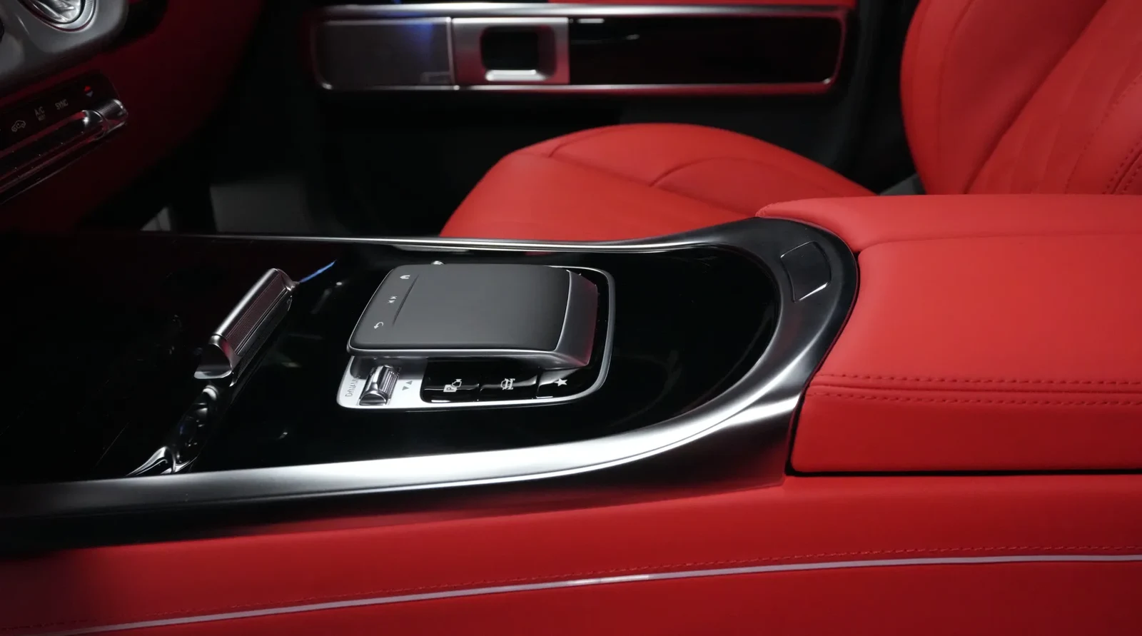 2025 Mercedes-AMG G 63 interior, Red