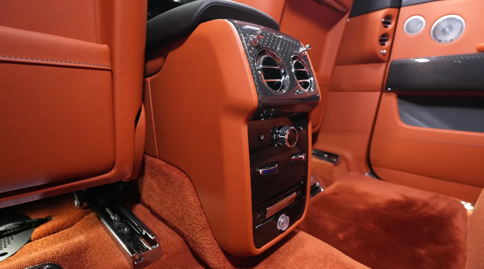2023 Rolls-Royce Cullinan Black Badge by Onyx Concept interior, Armagnac Orange