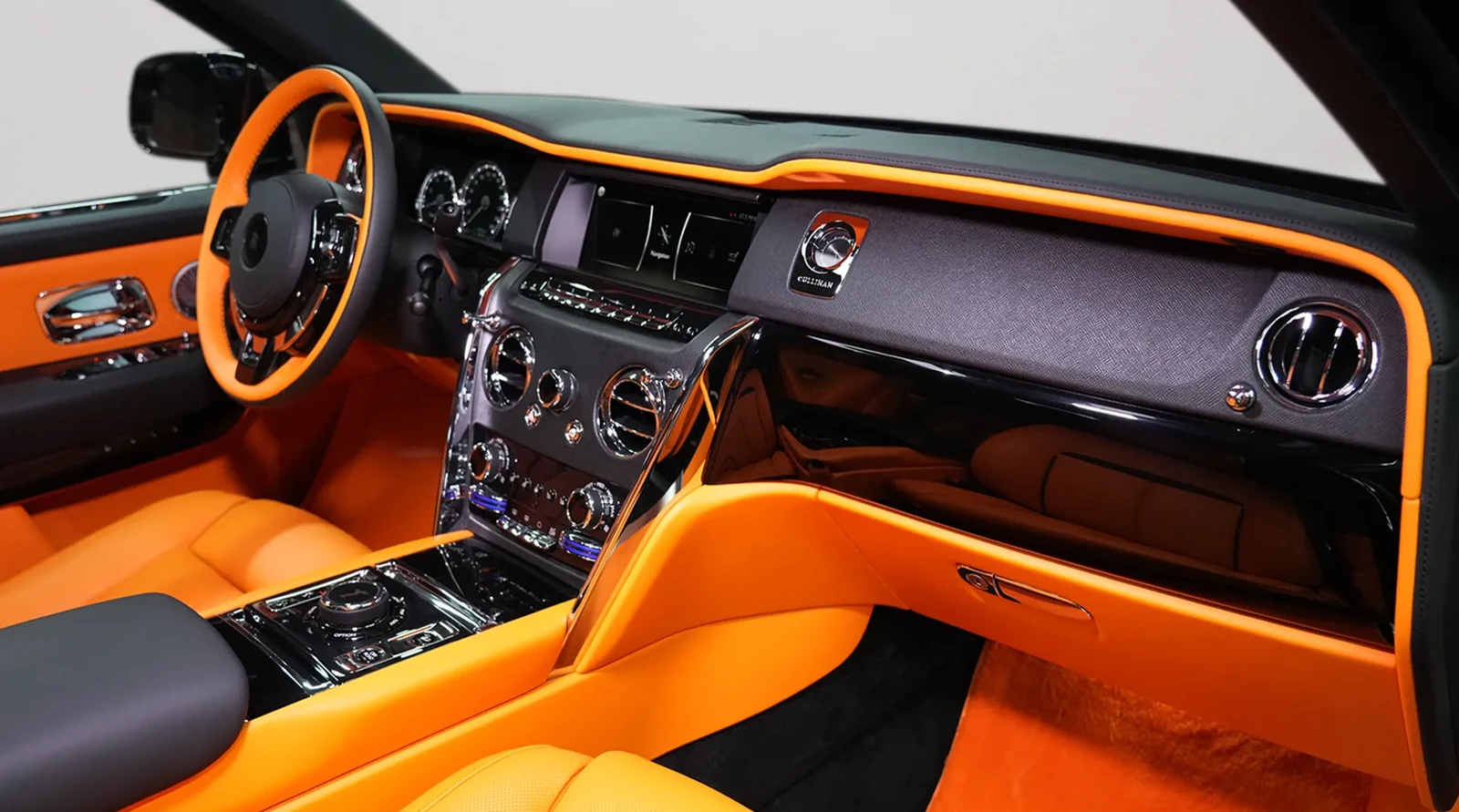 2024 Rolls-Royce Cullinan by Onyx Concept interior, Orange