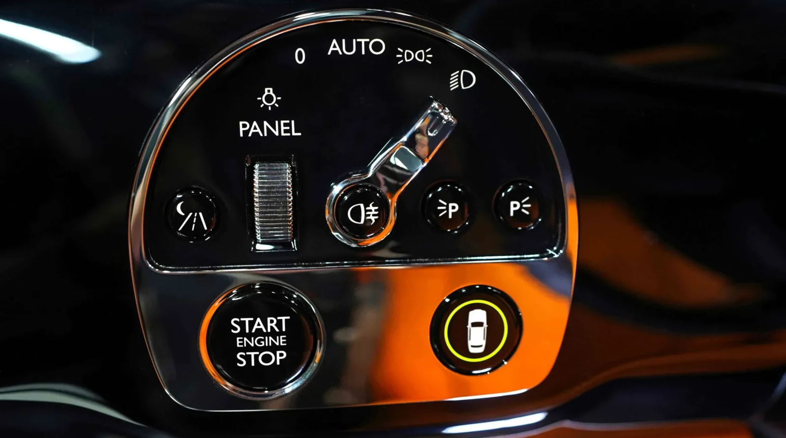 2024 Rolls-Royce Cullinan by Onyx Concept interior, Mandarin Orange