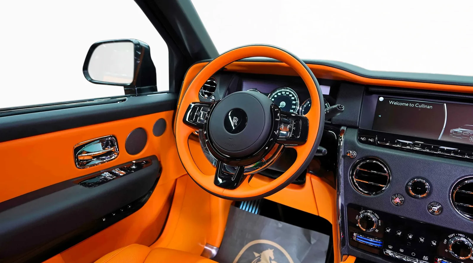 2024 Rolls-Royce Cullinan by Onyx Concept interior, dashboard, Mandarin Orange