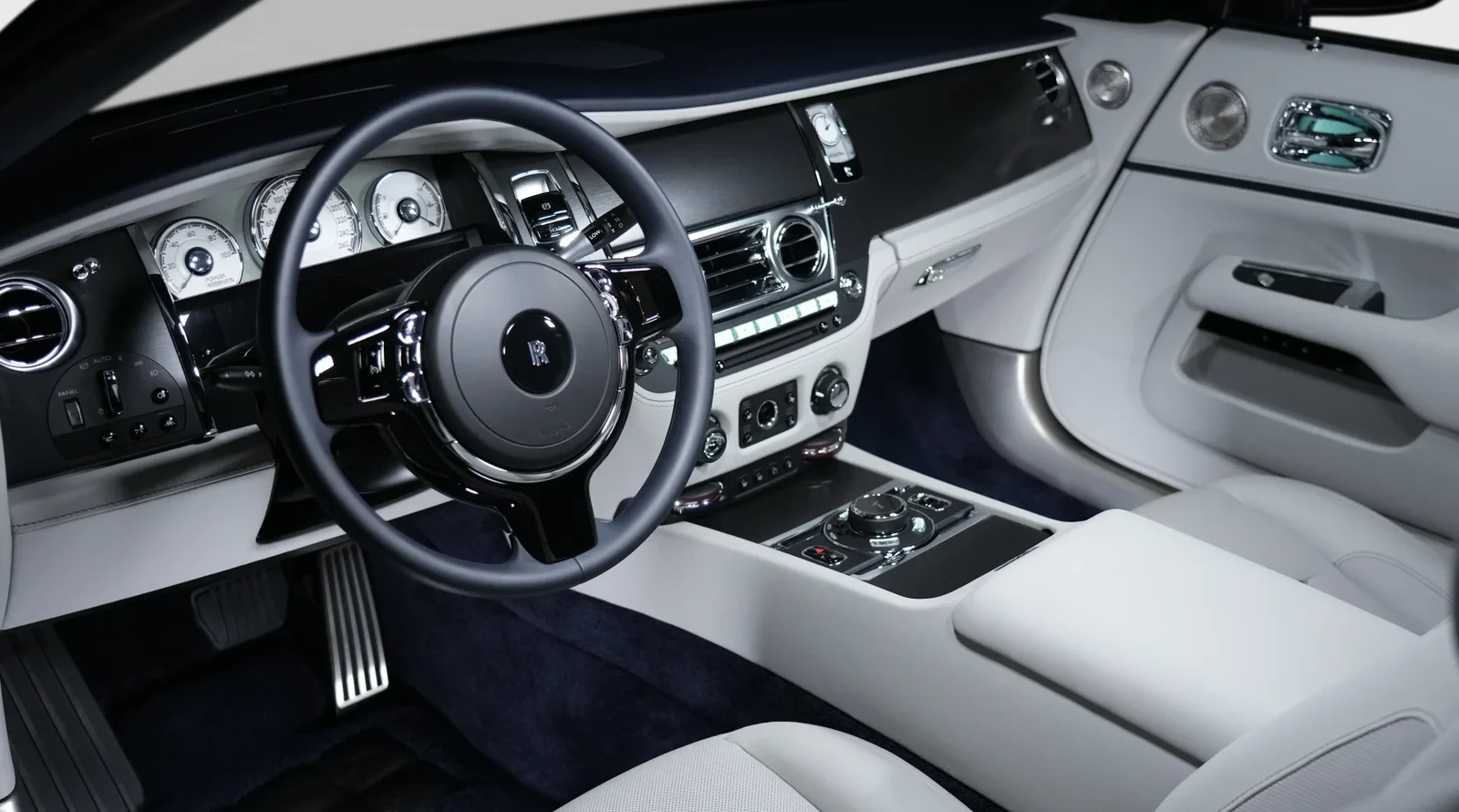 2022 Rolls-Royce Dawn by Onyx Concept interior, Off White