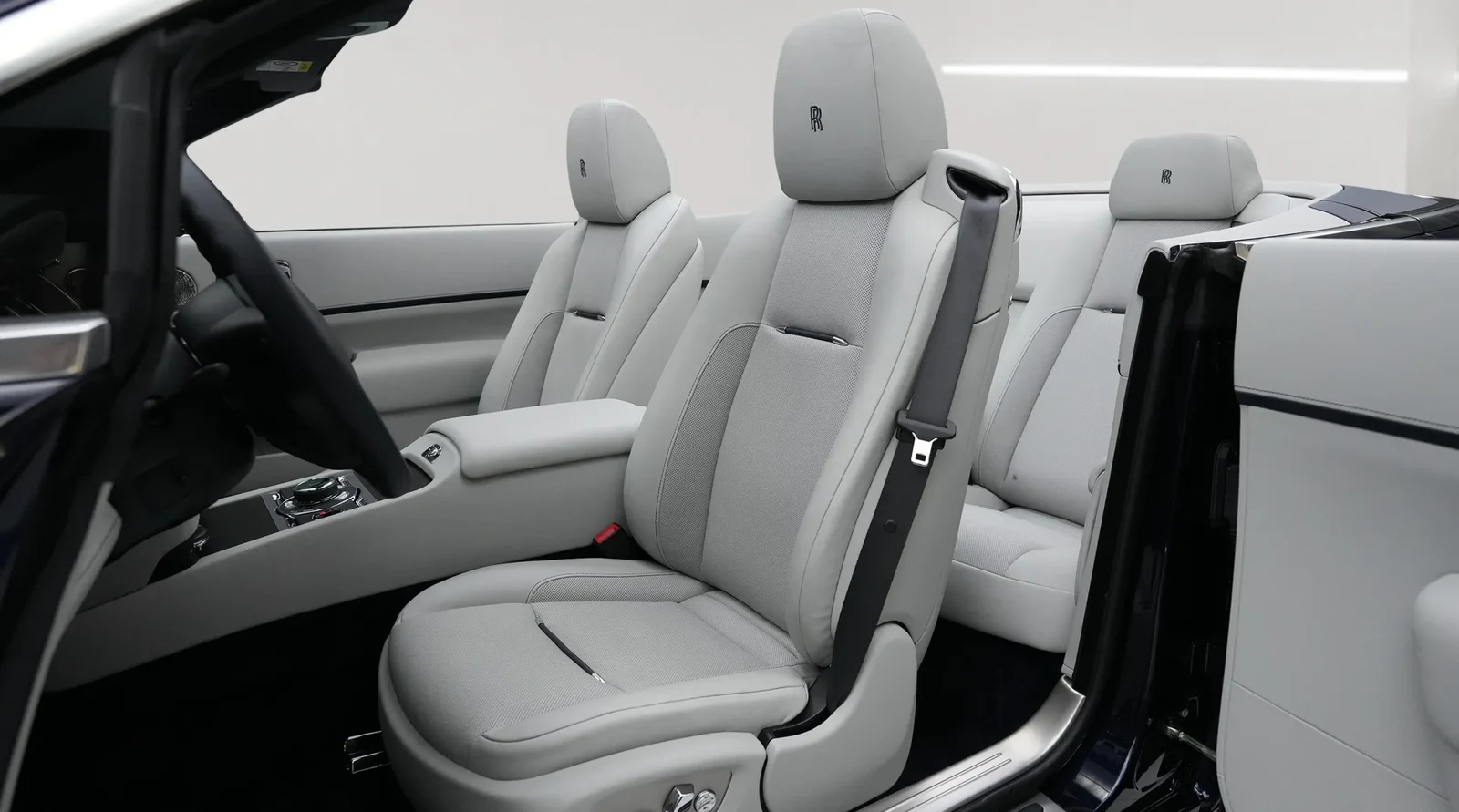 2022 Rolls-Royce Dawn by Onyx Concept interior, seats, Off White