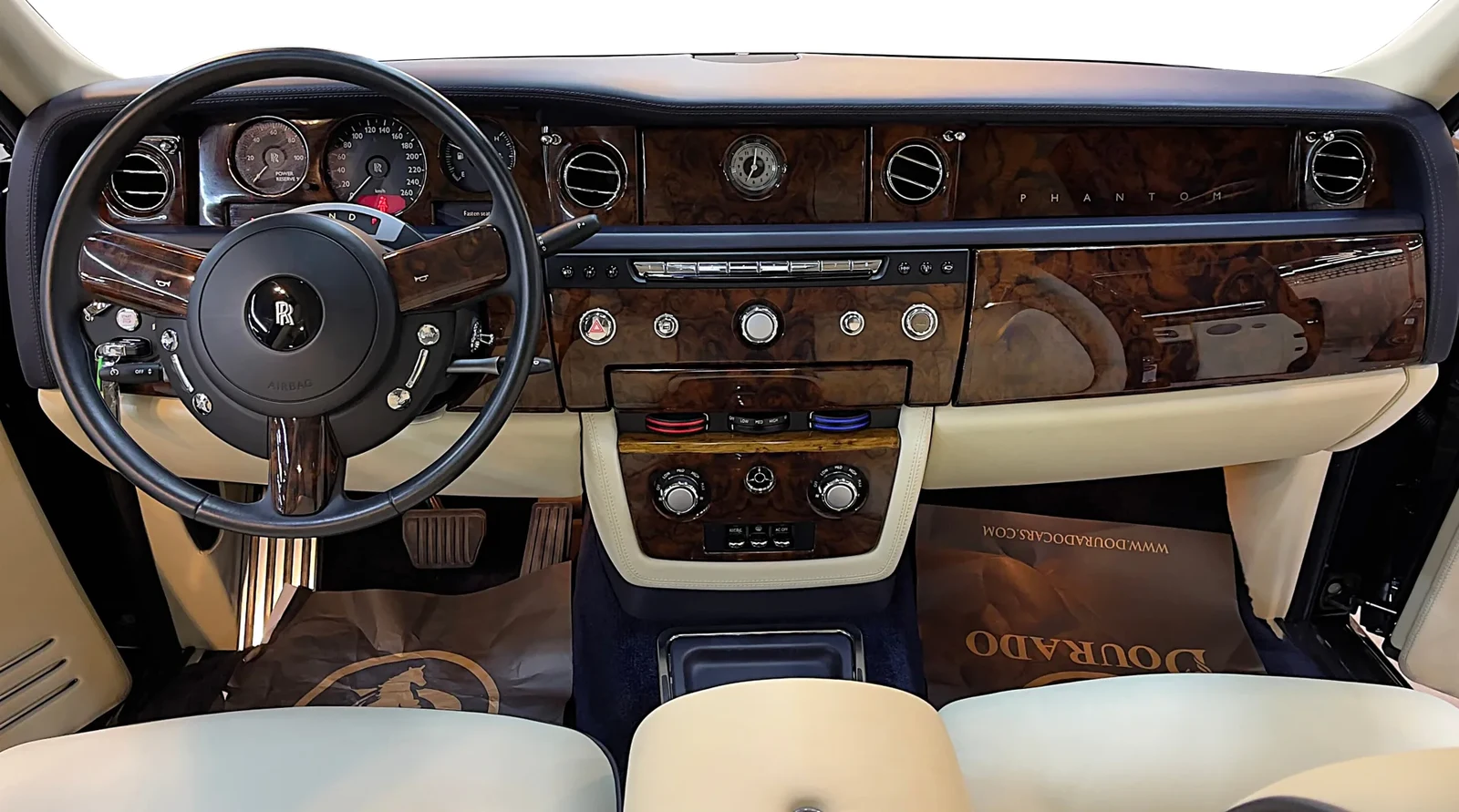 2014 Rolls-Royce Phantom Extended interior, dashboard, Linen