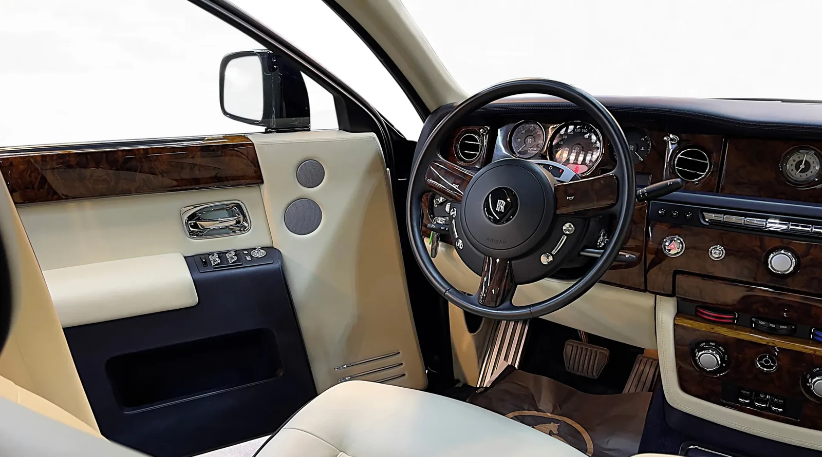 2014 Rolls-Royce Phantom Extended interior, dashboard, Linen