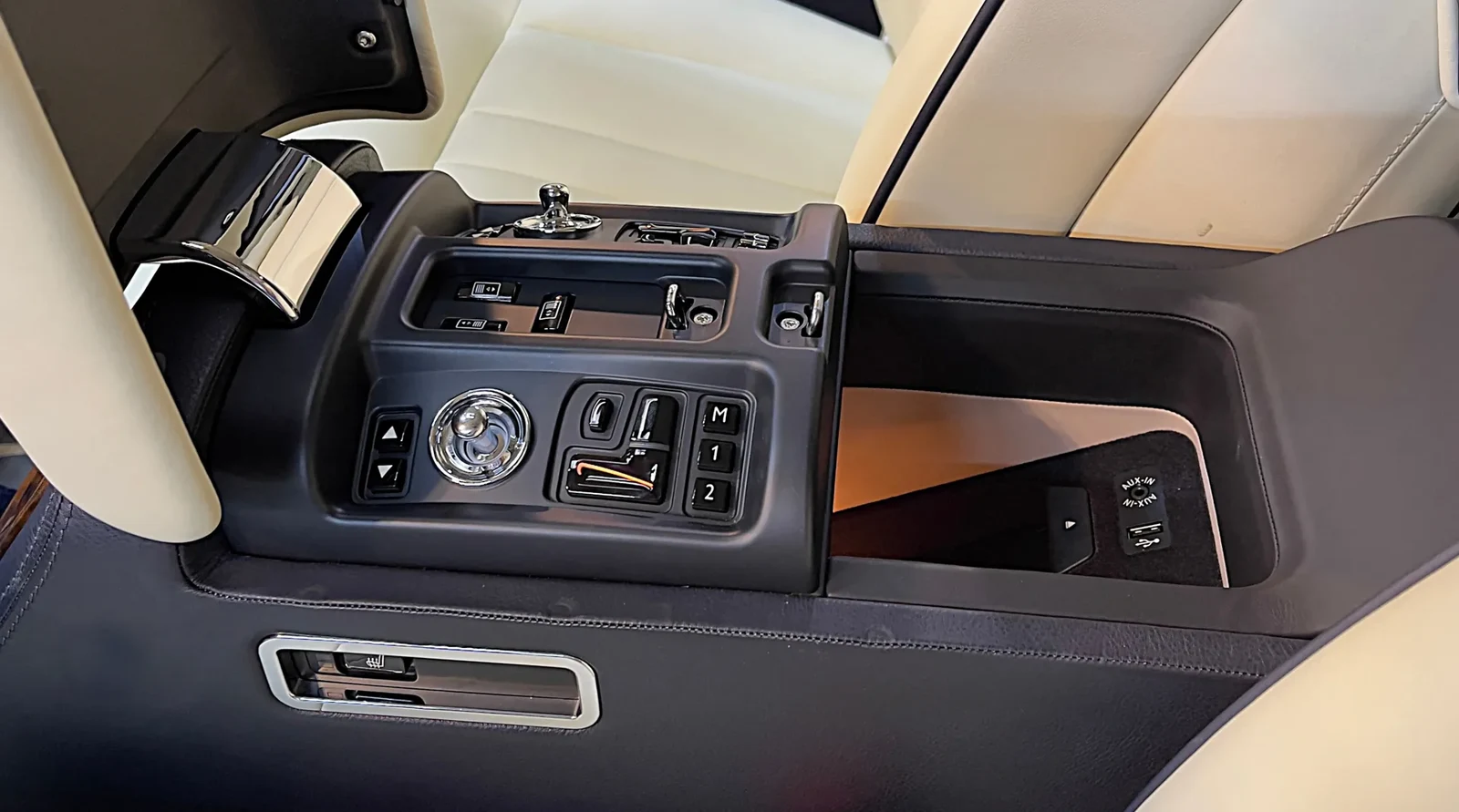 2014 Rolls-Royce Phantom Extended interior, center console, Linen