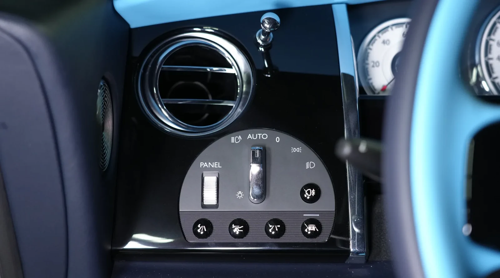 2020 Rolls-Royce Wraith by Onyx Concept interior, center console, Navy & Electric Blue