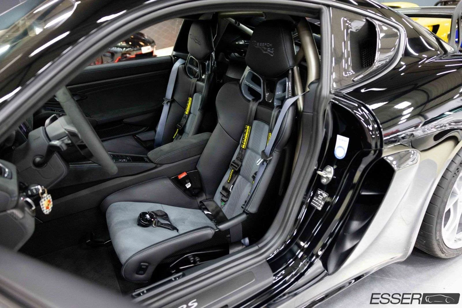 Porsche 718 Cayman GT4 RS Weissach, 8/10