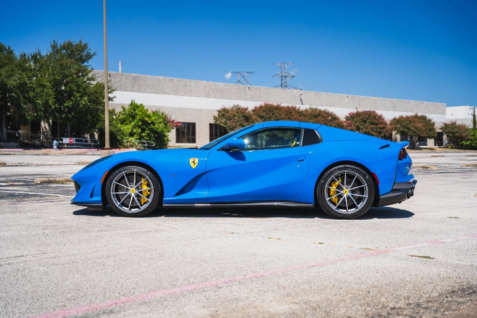 2022 Ferrari 812 GTS, 24/29