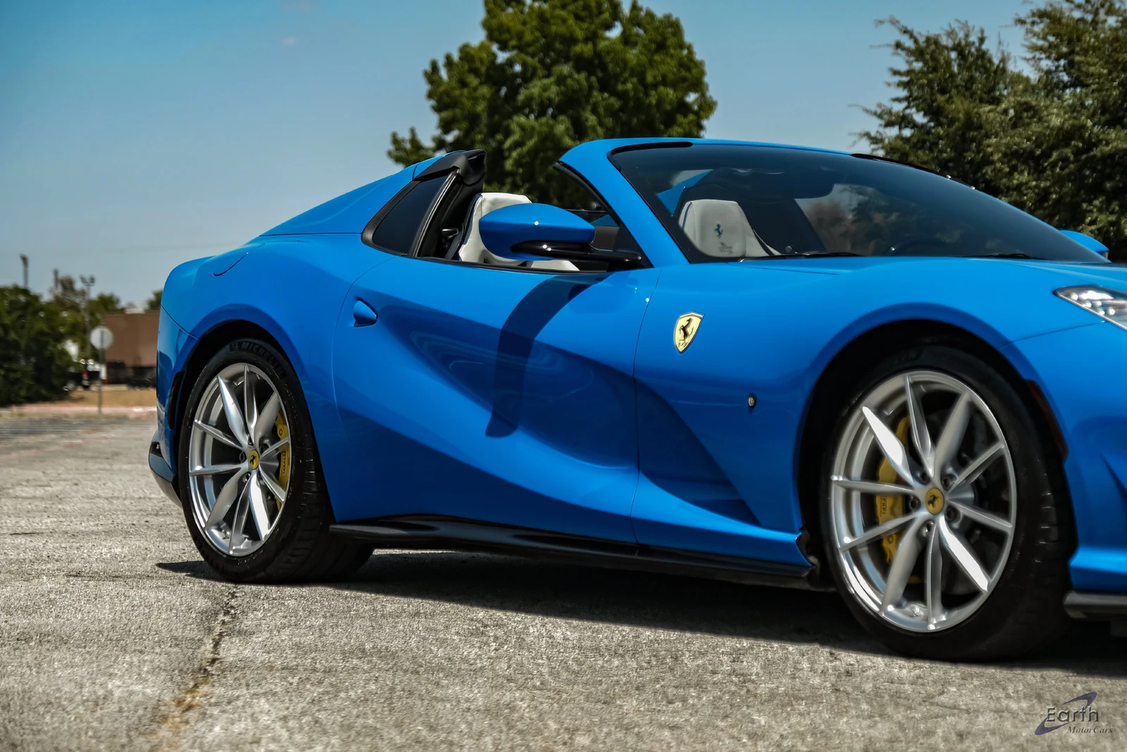 2022 Ferrari 812 GTS, 27/28