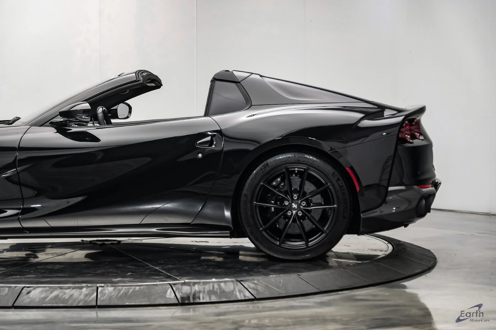 2022 Ferrari 812 GTS, 10/28