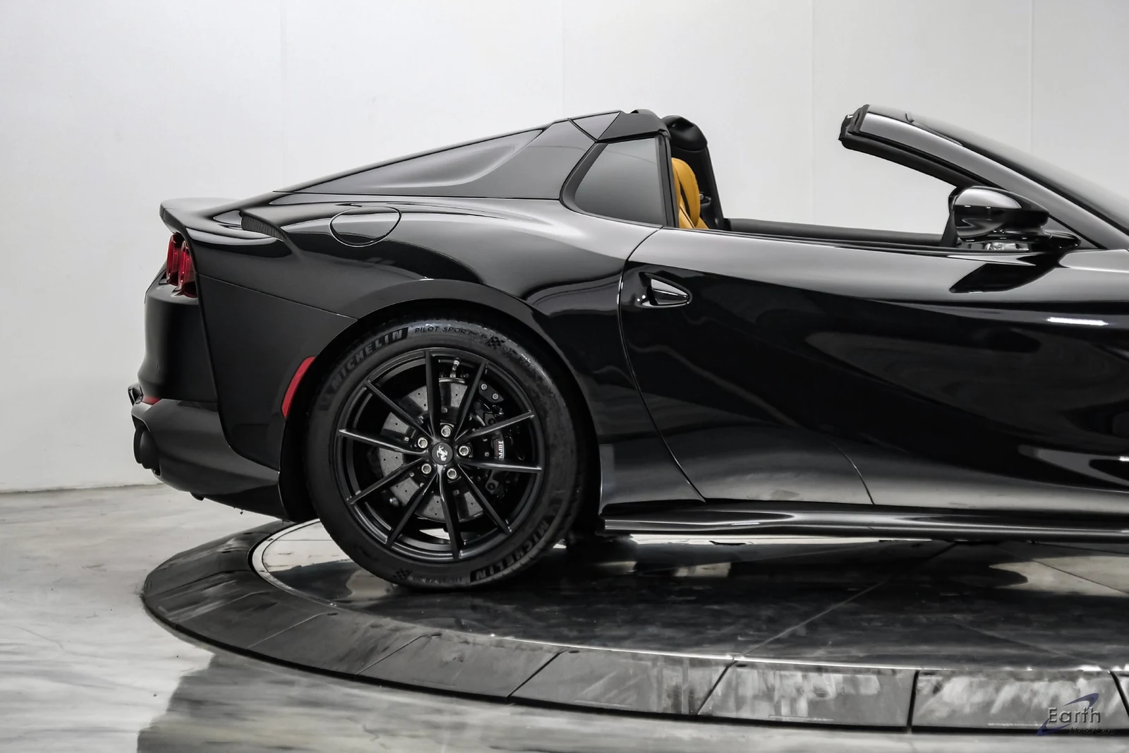 2022 Ferrari 812 GTS, 25/28