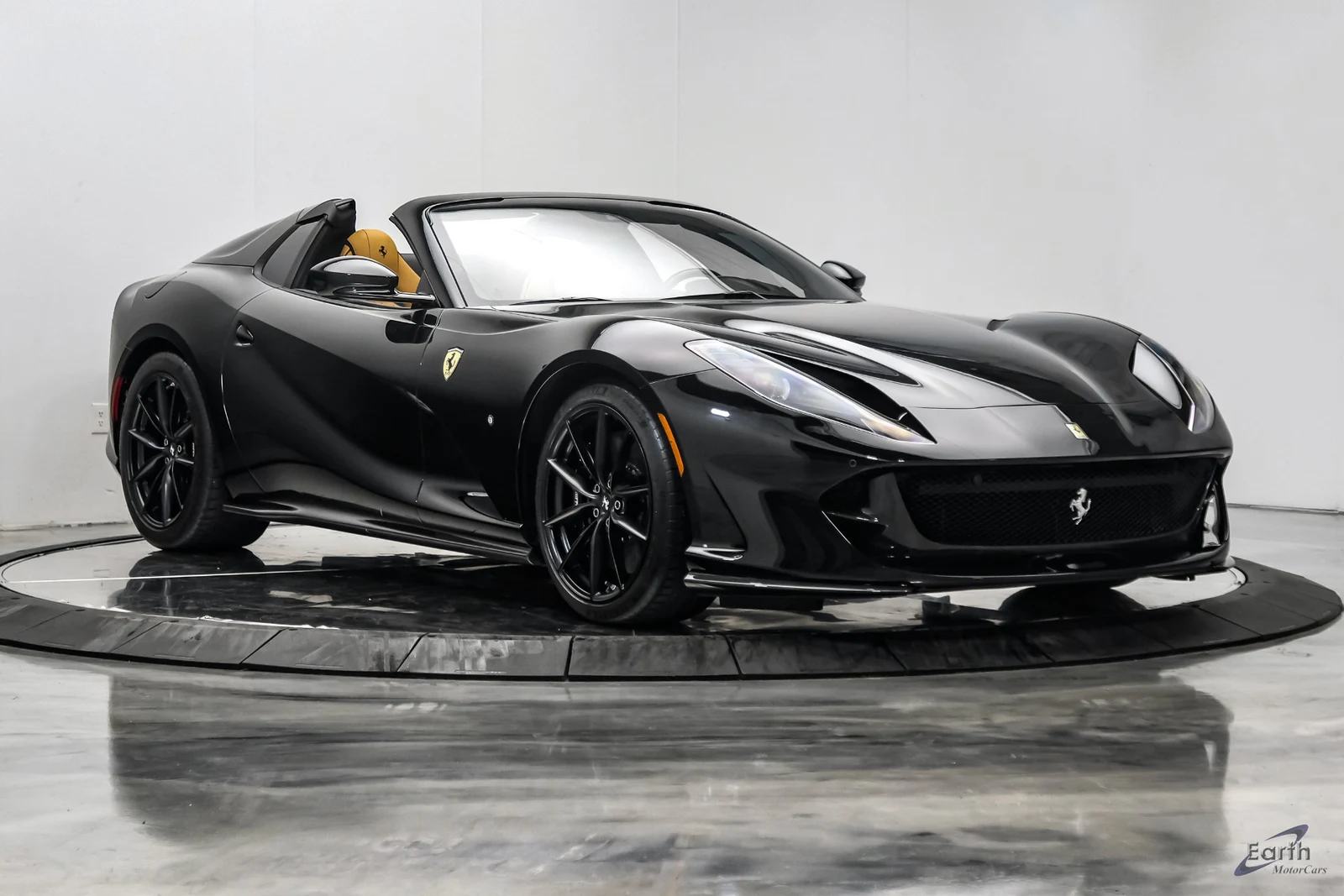 2022 Ferrari 812 GTS, 27/28