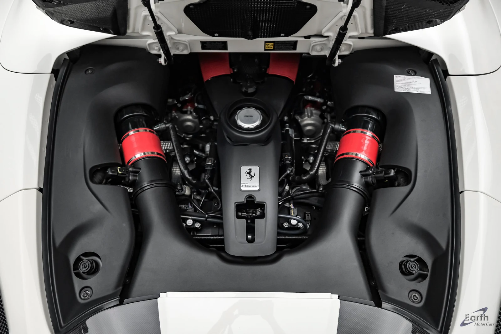 2022 Ferrari F8 Spider, 3/28