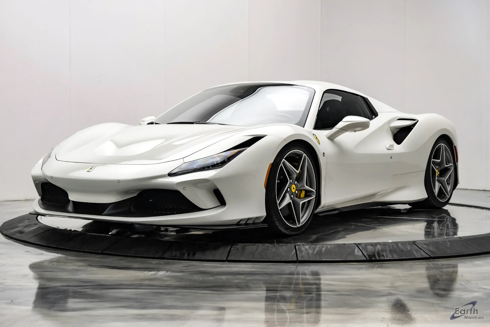 2022 Ferrari F8 Spider, 4/28
