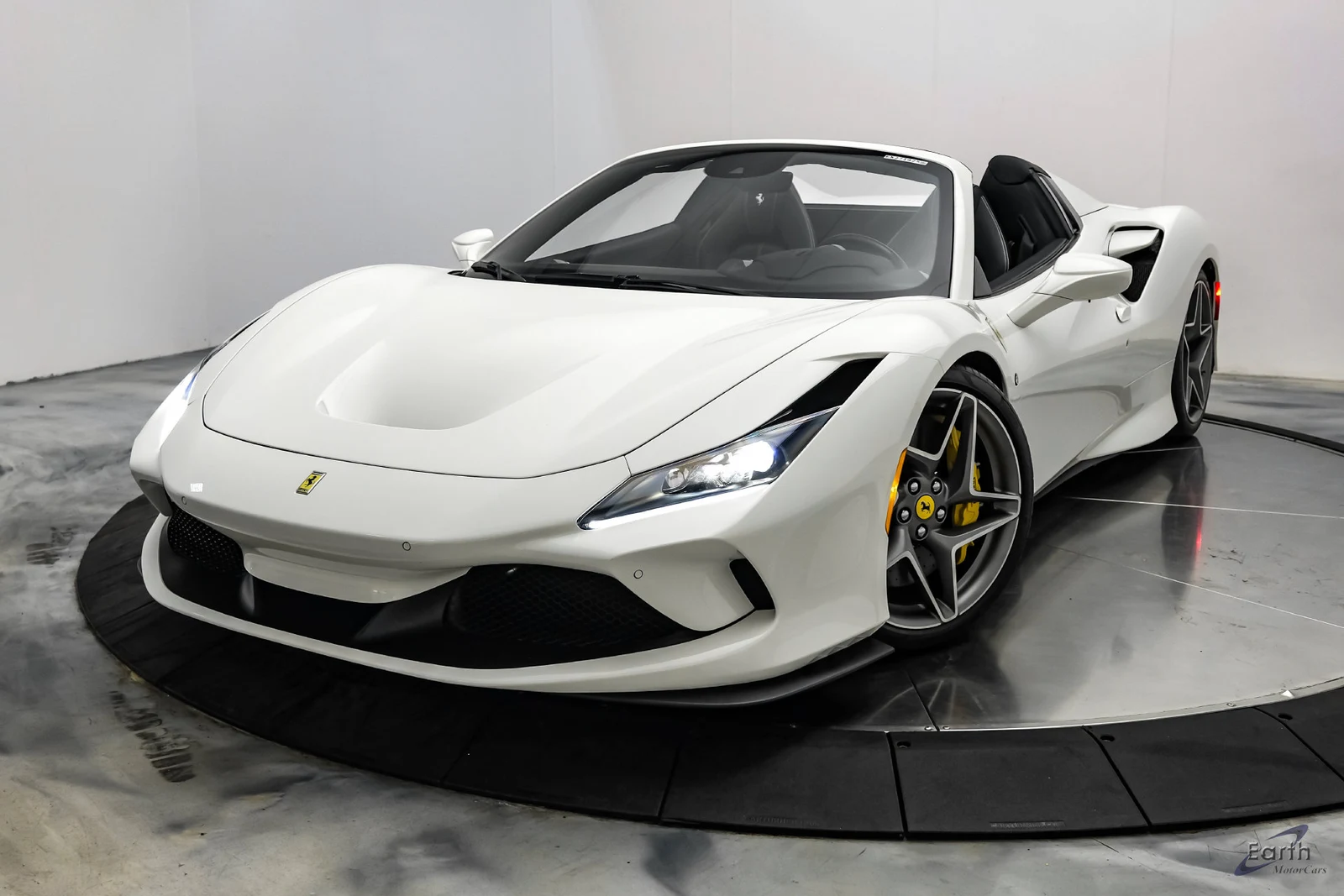 2022 Ferrari F8 Spider, 5/28