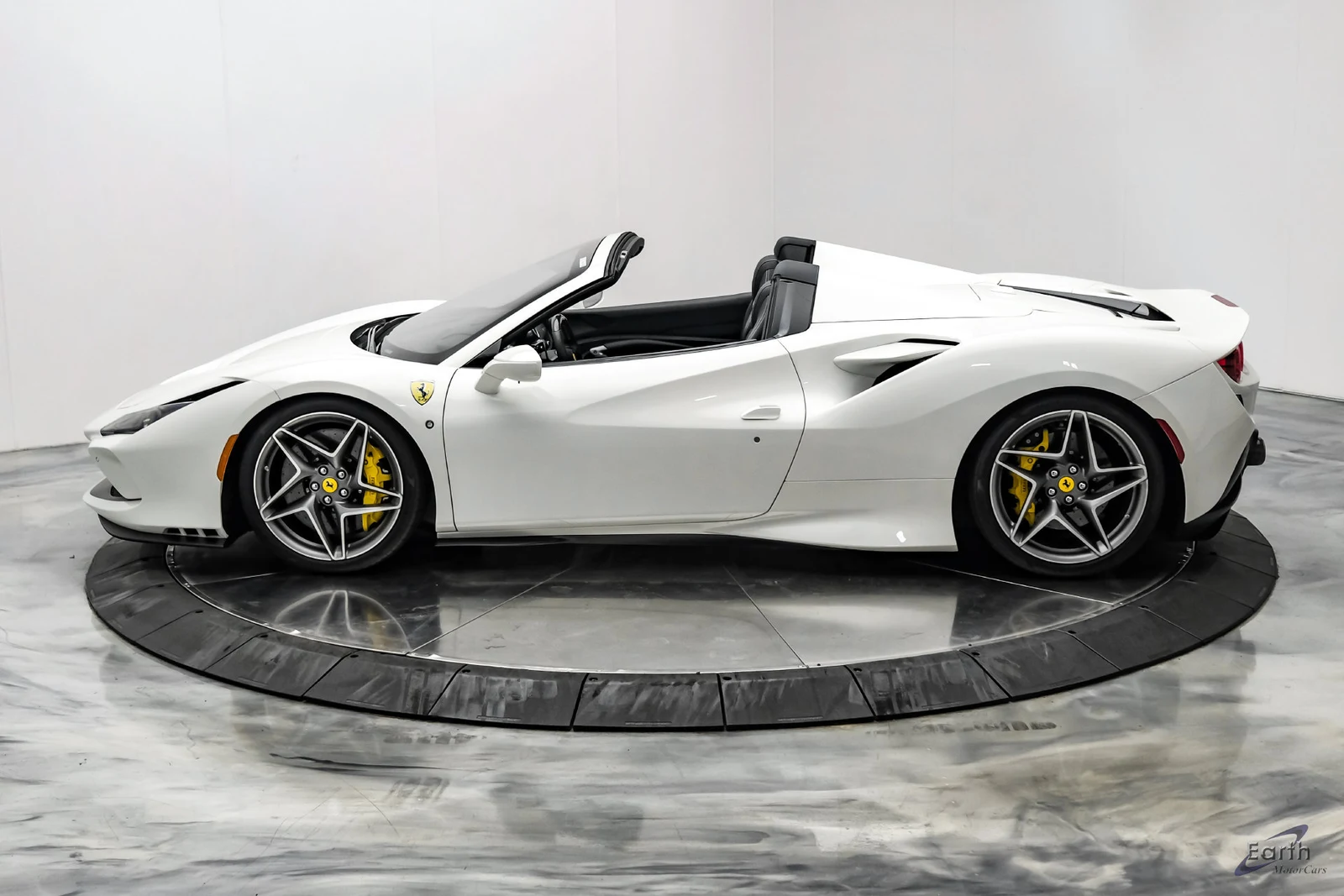 2022 Ferrari F8 Spider, 7/28