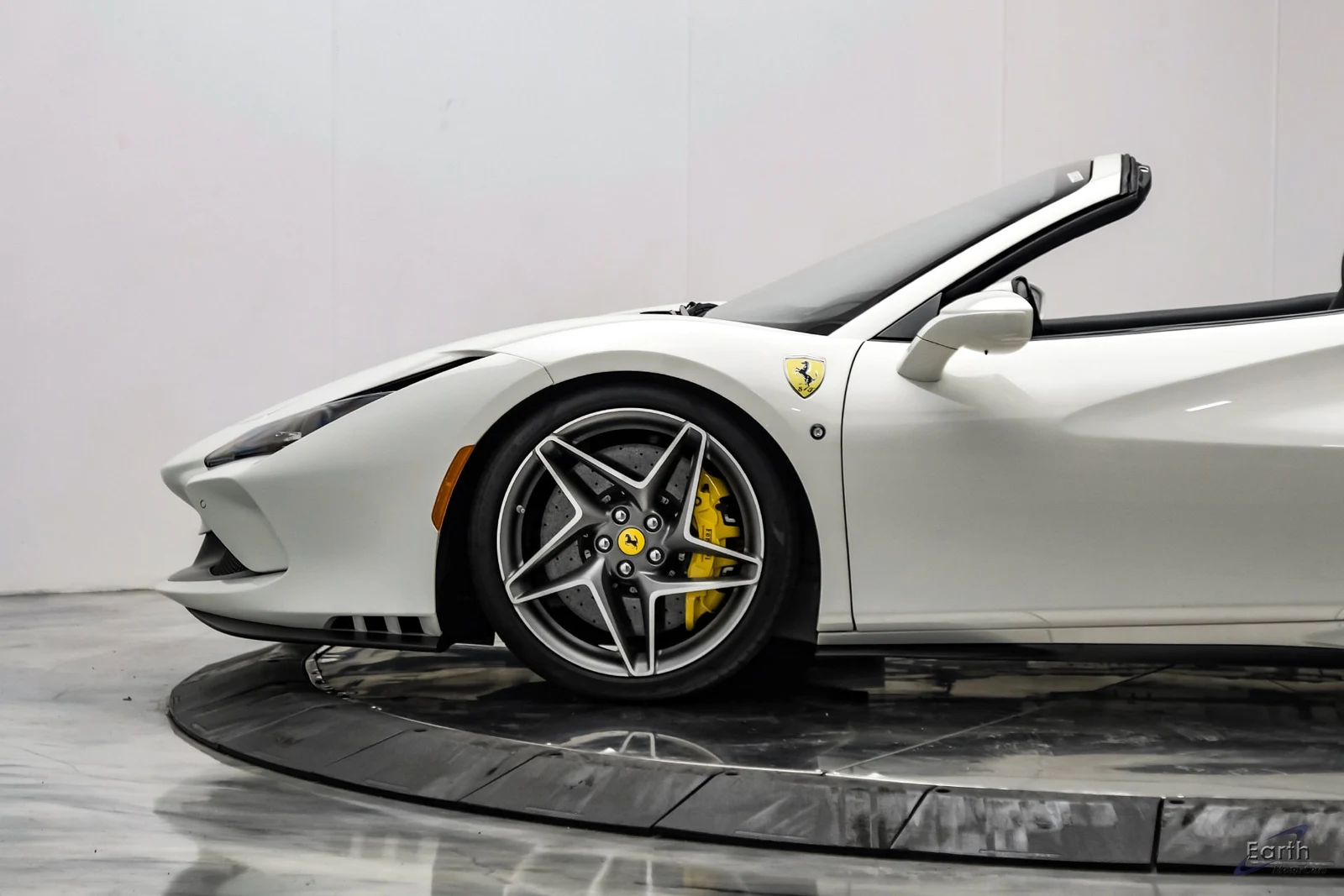 2022 Ferrari F8 Spider, 9/28