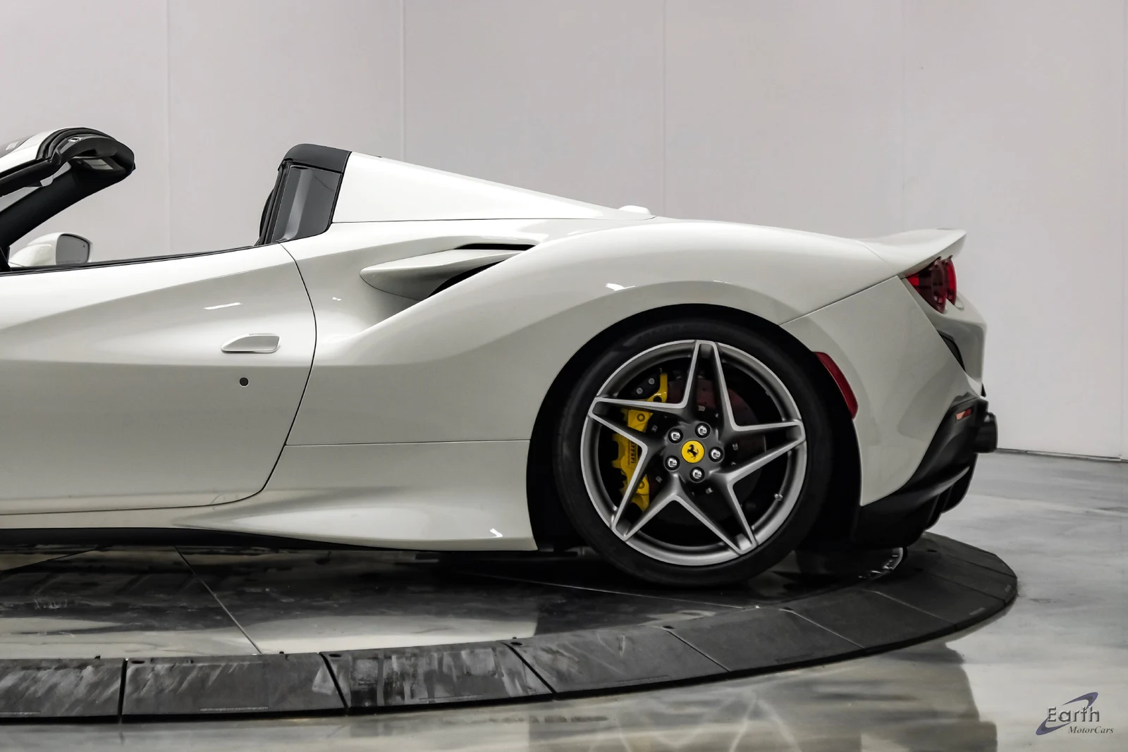 2022 Ferrari F8 Spider, 10/28