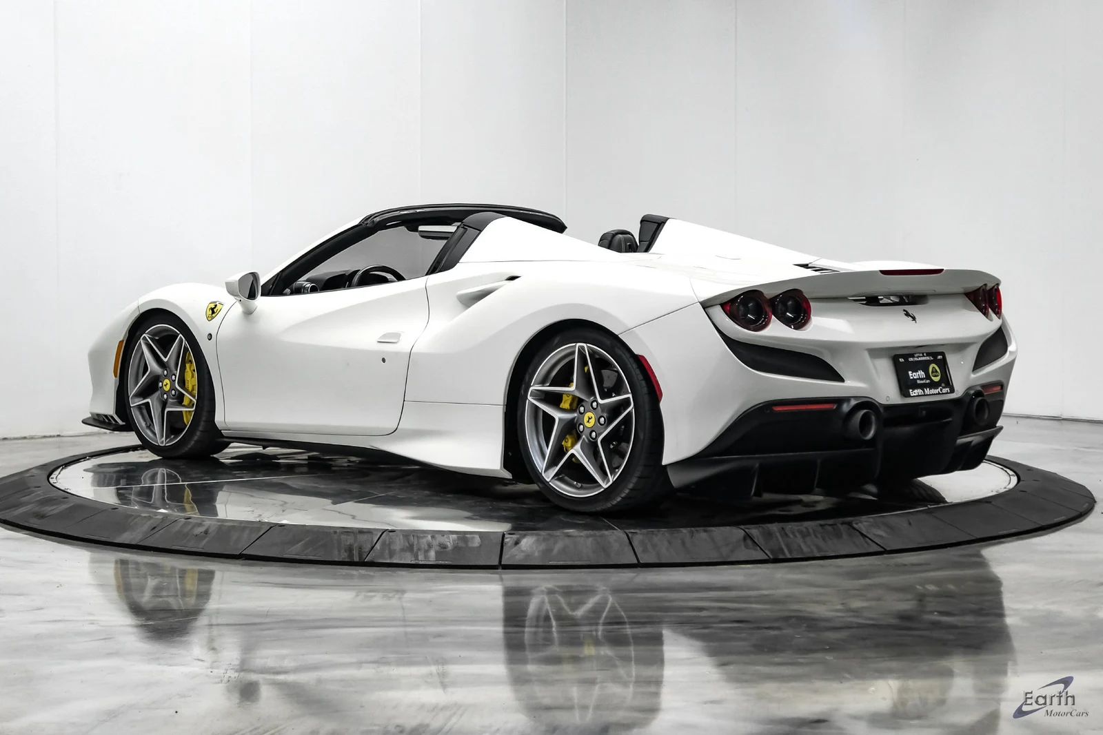 2022 Ferrari F8 Spider, 11/28