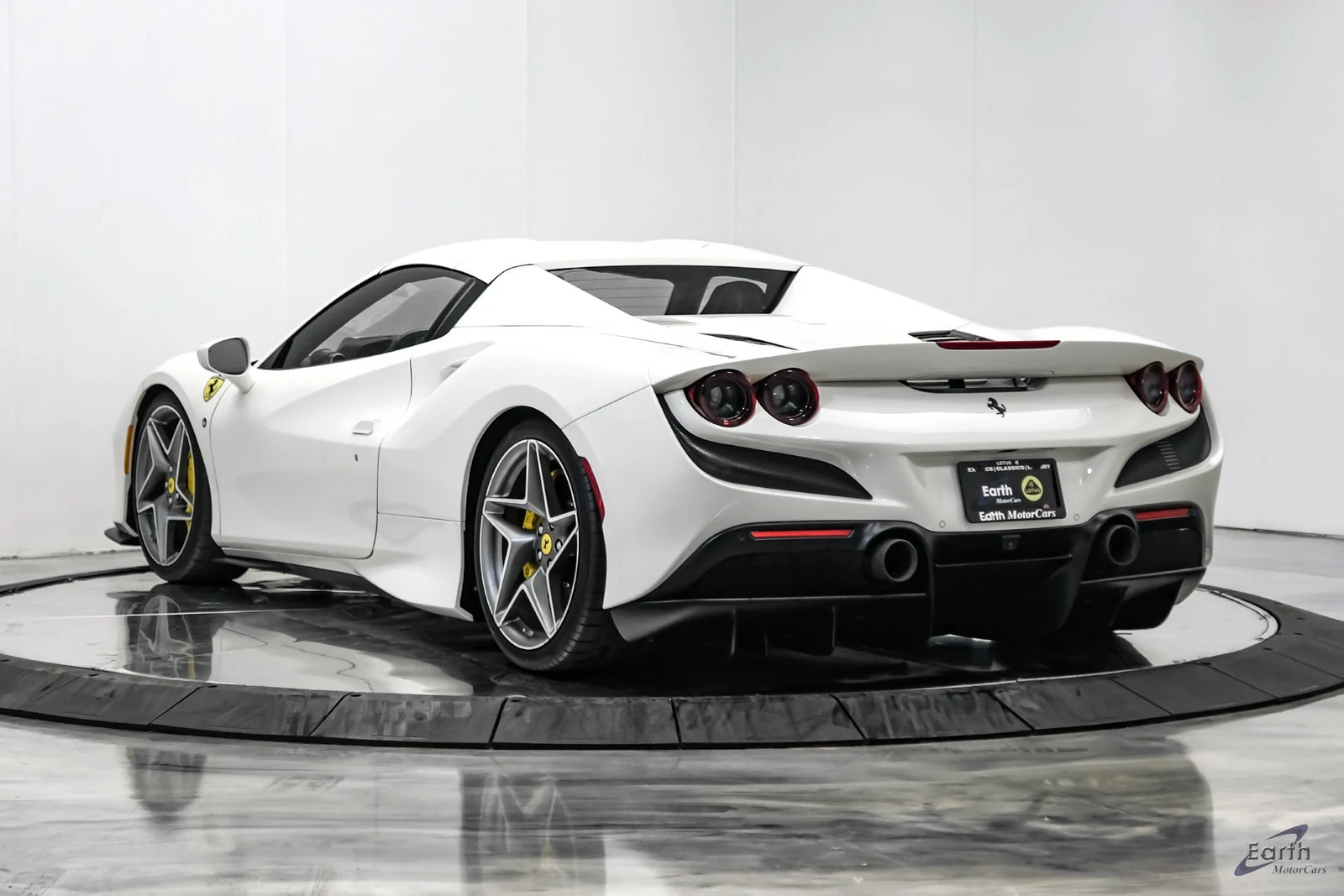 2022 Ferrari F8 Spider, 12/28