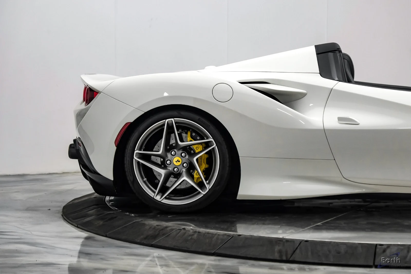 2022 Ferrari F8 Spider, 27/28