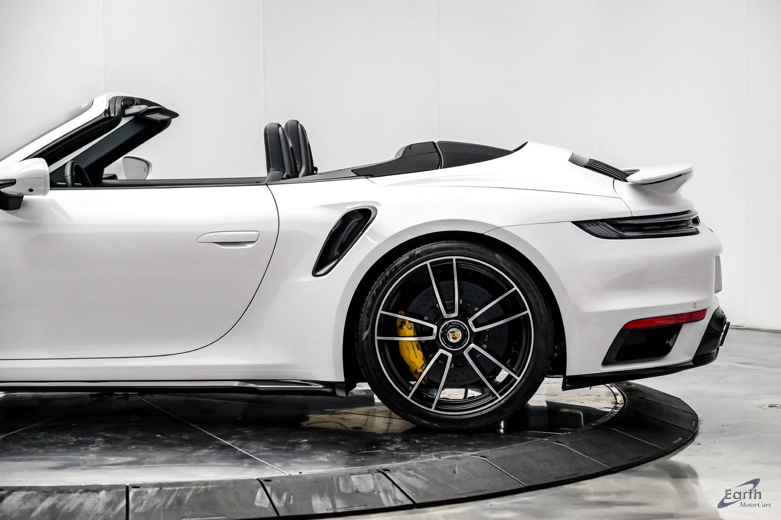 2024 Porsche 911 Turbo S Cabriolet (992.1), 8/28