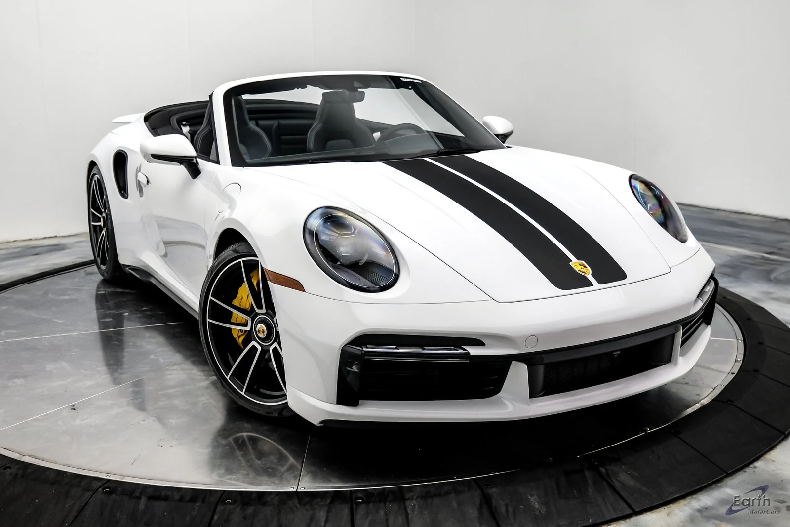 2024 Porsche 911 Turbo S Cabriolet (992.1), 27/28