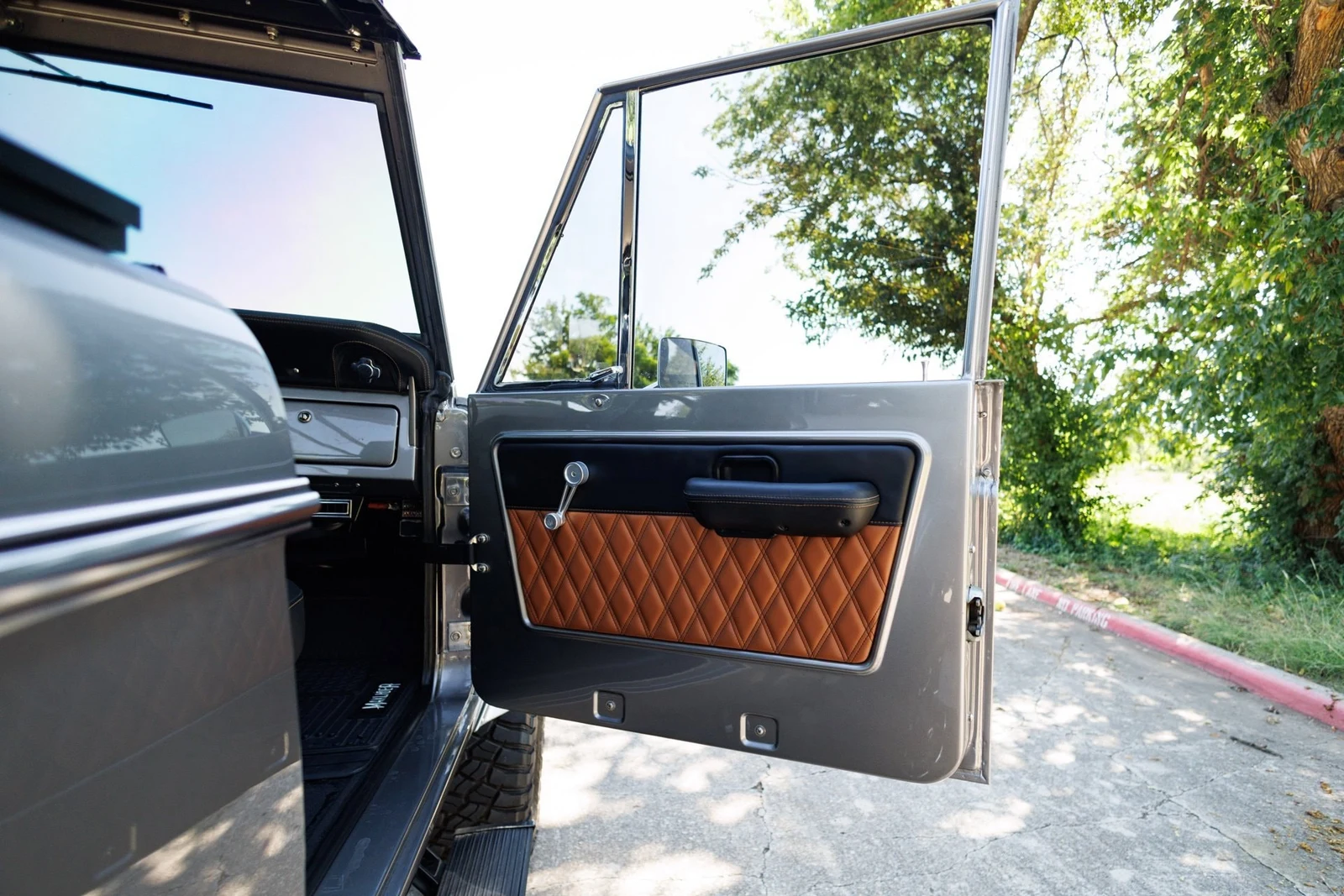 1976 Ford Bronco (1st Generation), 28/29
