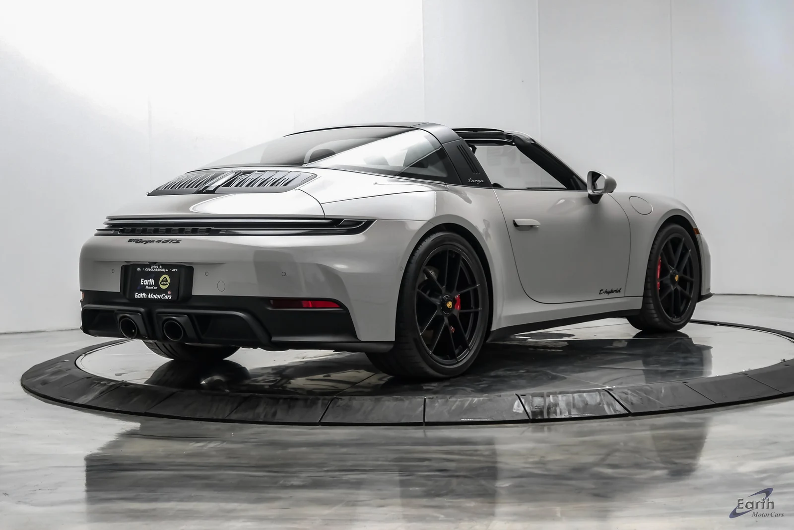 2025 Porsche 911 Targa 4 GTS (992.2), 19/27