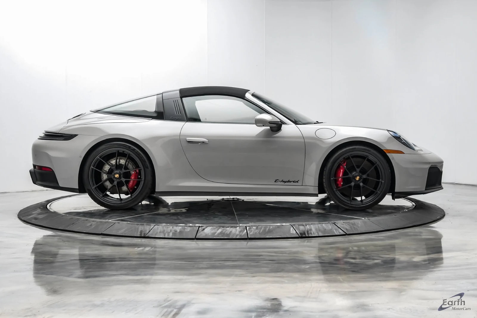 2025 Porsche 911 Targa 4 GTS (992.2), 24/27