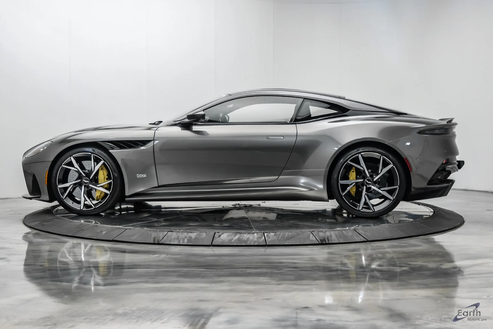 2019 Aston Martin DBS Superleggera, 4/27
