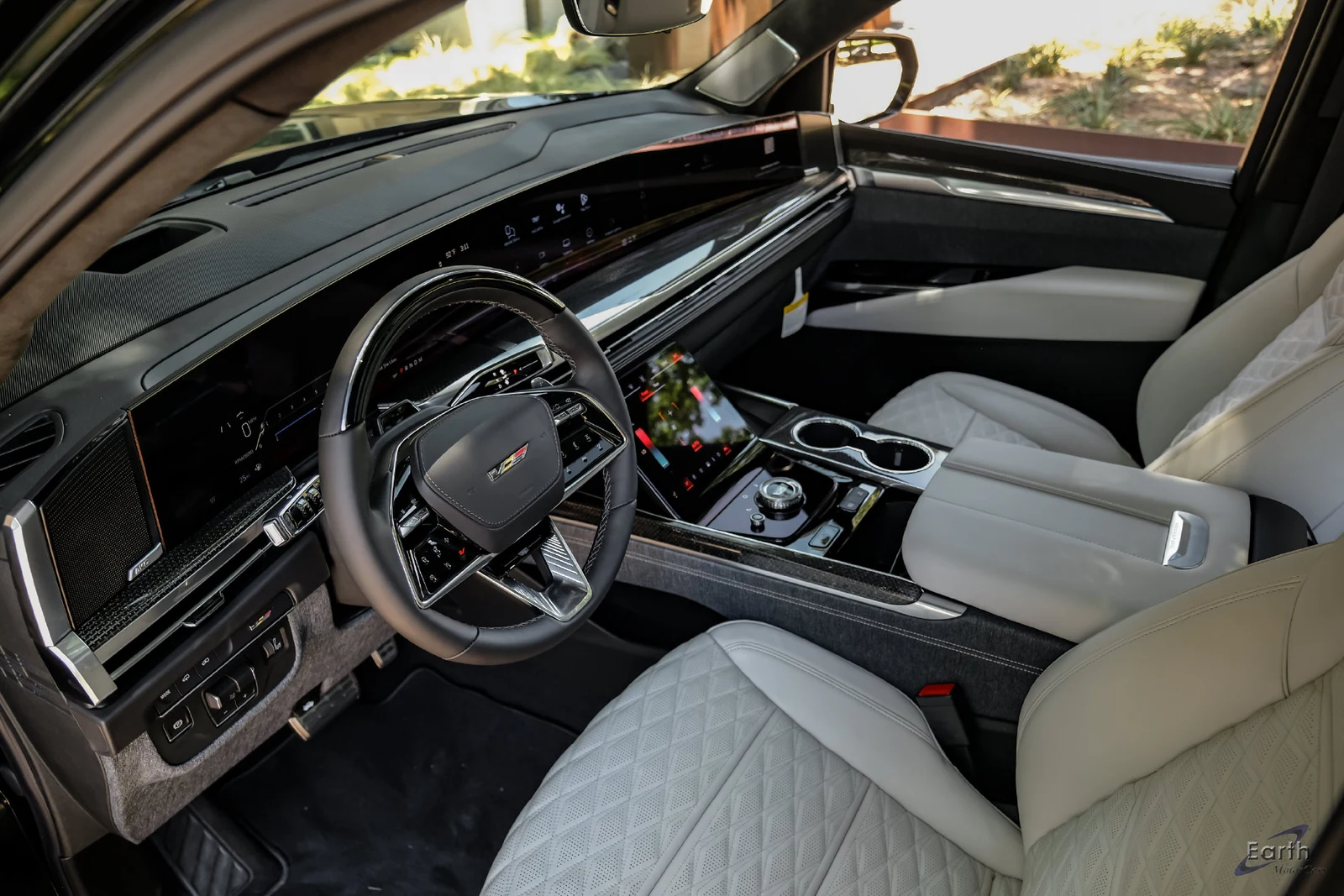 2026 Cadillac Escalade ESV V-Series, 2/28