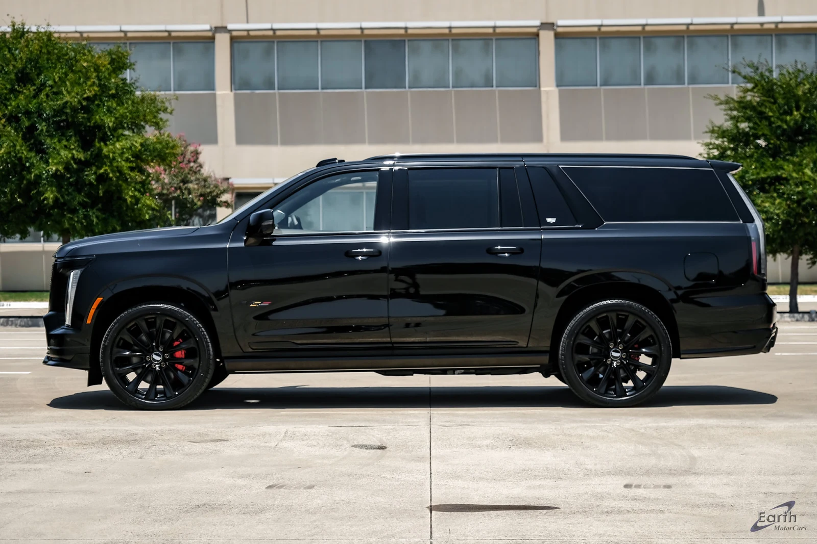 2026 Cadillac Escalade ESV V-Series, 5/28